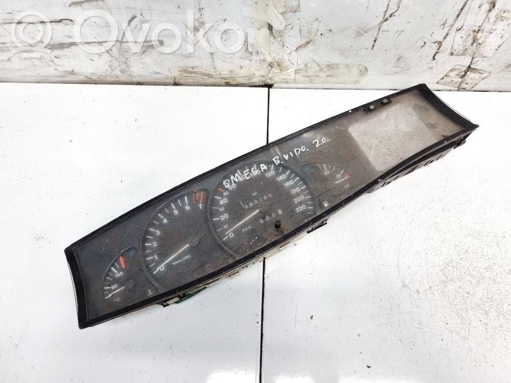 Opel Omega B1 Tachimetro (quadro strumenti) 