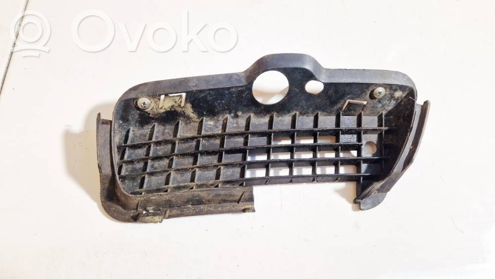 Volkswagen Golf III Mascherina inferiore del paraurti anteriore 