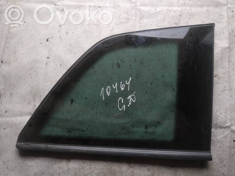 Opel Zafira B Finestrino laterale posteriore
