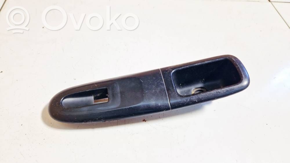 Peugeot 406 Moldura del interruptor de la ventana de la puerta delantera 