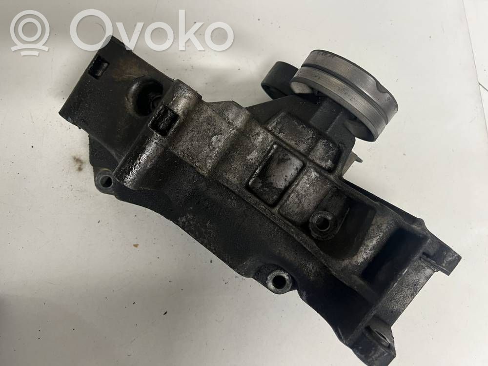 Skoda Fabia Mk2 (5J) Variklio tvirtinimo kronšteinas 