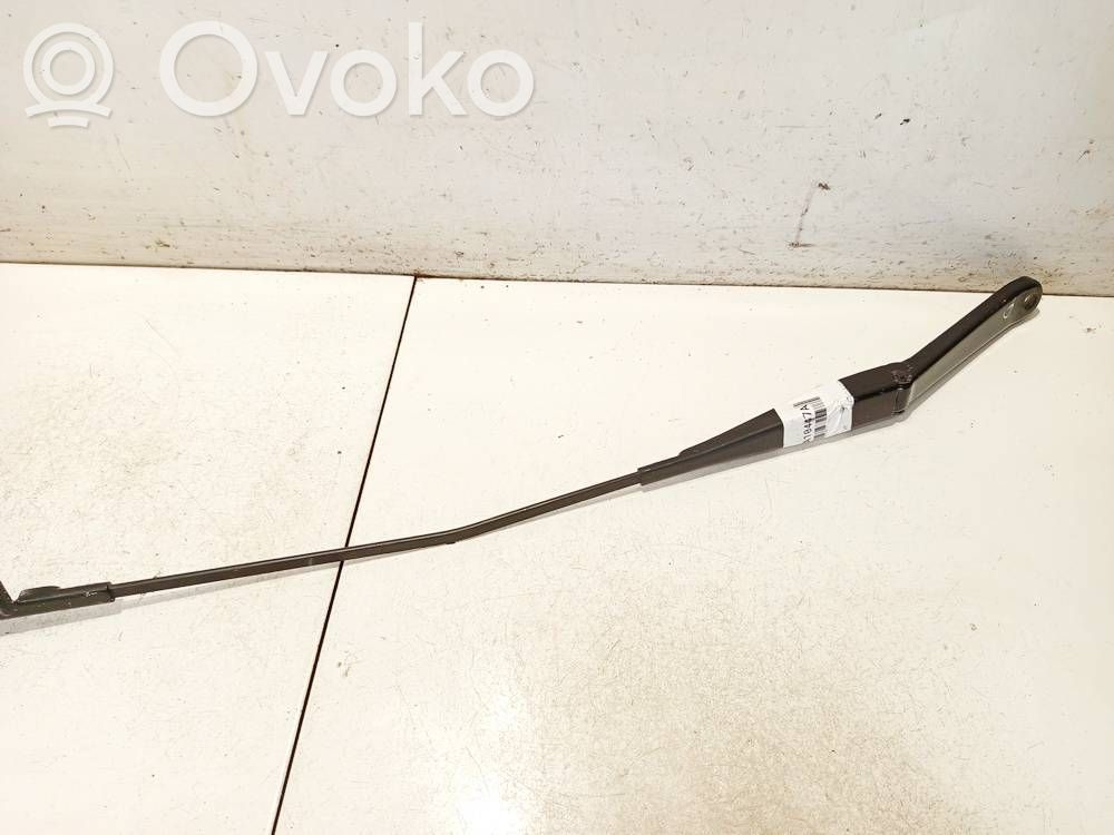 Brazo del limpiaparabrisas delantero   4M5117526CB,4M5117526CB