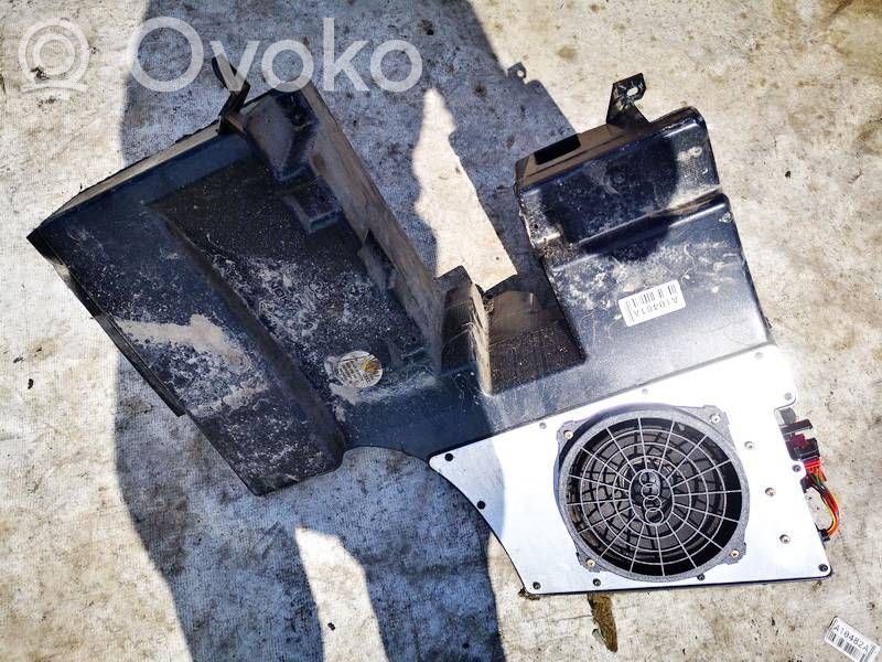 Audi A4 S4 B5 8D Subwoofer 