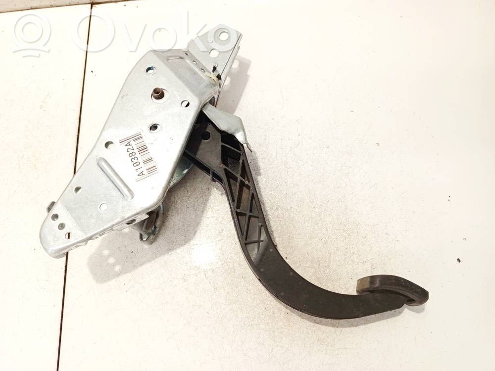 Opel Astra H Clutch pedal sensor 