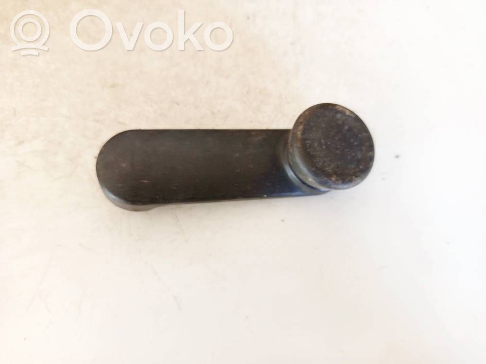 Opel Vectra B Korbka szyby drzwi przednich 