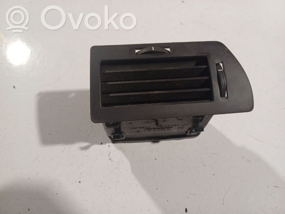 Opel Astra H Rejilla de ventilación central del panel 
