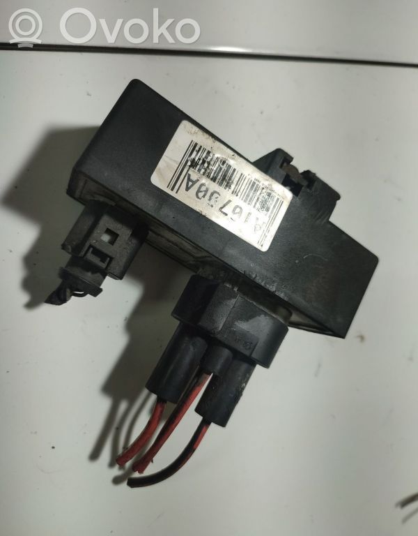 Volkswagen Polo IV 9N3 Releu ventilator lichid răcire 