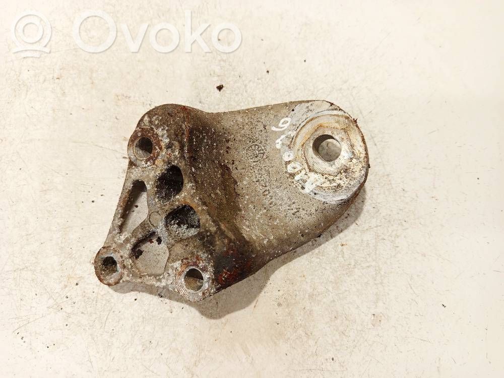 Engine mounting bracket   D0D2A,D0D2A