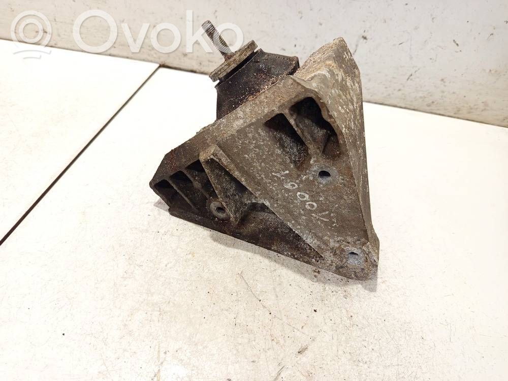 Audi 100 S4 C4 Engine mount bracket 