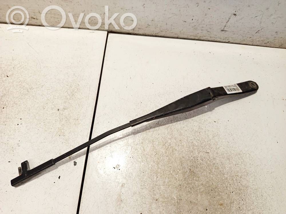 Opel Astra H Braccio della spazzola tergicristallo anteriore 