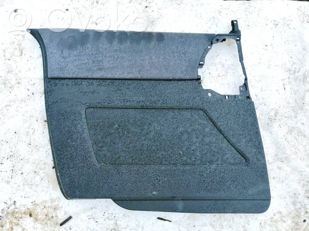 Mazda 5 Takaoven verhoilu 