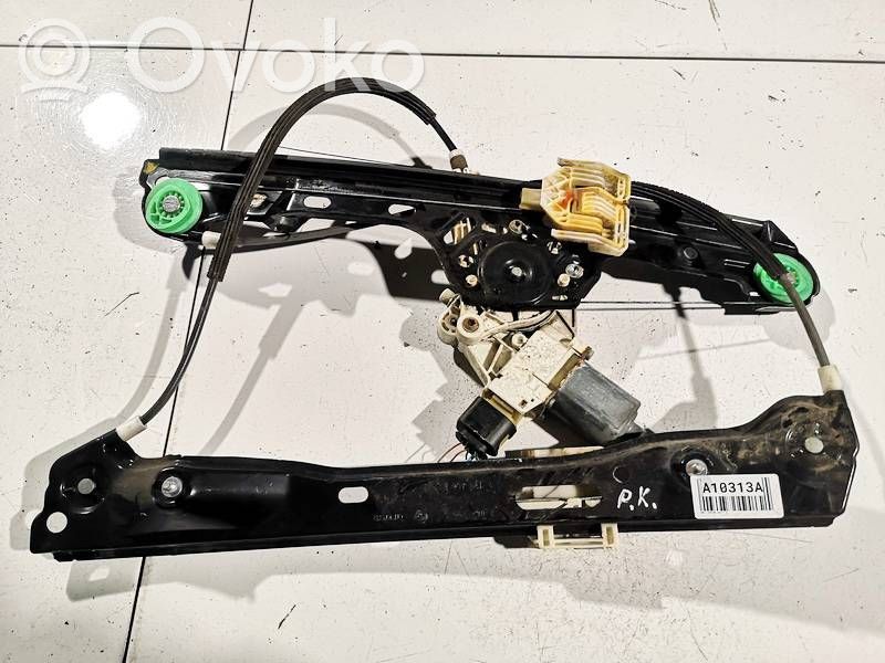 BMW 1 E81 E87 Regulador con motor de la ventanilla de la puerta corredera 