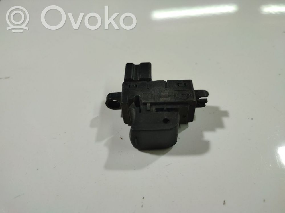 Comutator comandă geamuri electrice   25411JD000,25411JD000,25411JD000