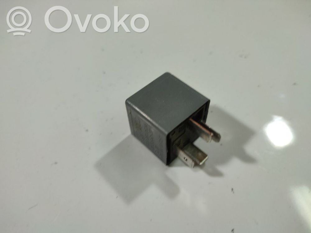 Otros relés   8D0951253A,8D0951253A,V23134B52X301,V23134B52X301