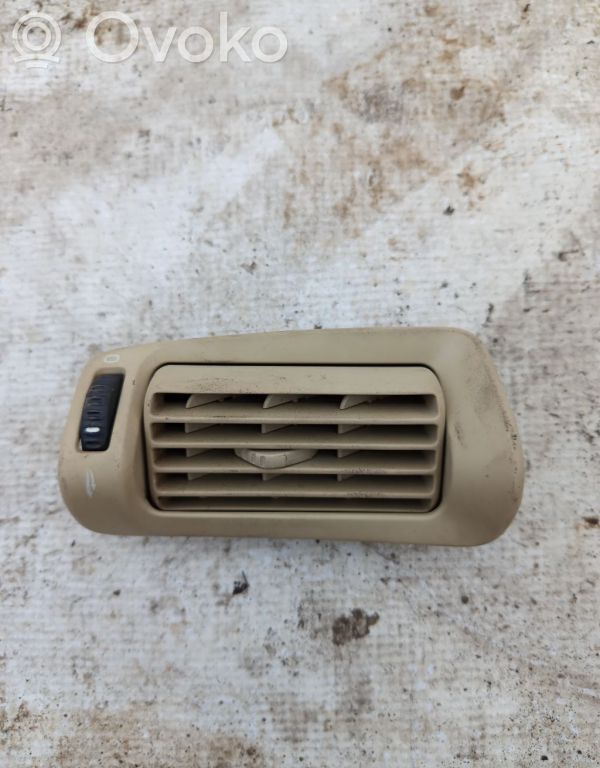 Volvo XC90 Rejilla de ventilación central del panel