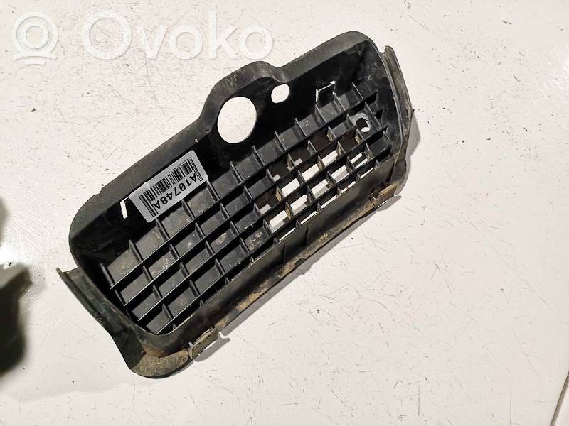 Volkswagen Golf III Mascherina inferiore del paraurti anteriore 