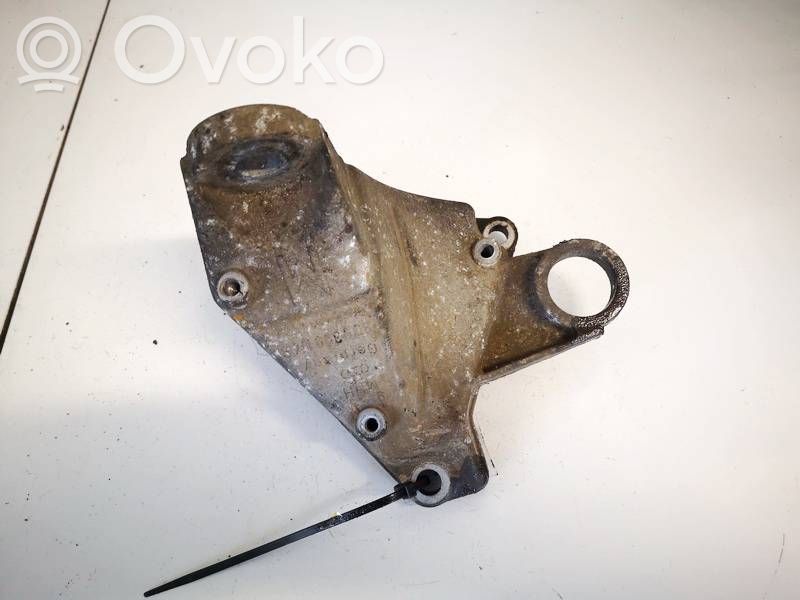 Łapa / Mocowanie silnika   8D0399114S,8D0399114S