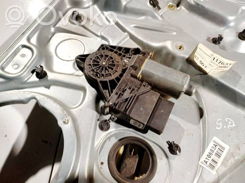 Volkswagen PASSAT B5.5 Motor macara geam ușă spate 