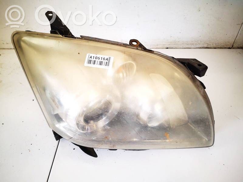 Toyota Avensis T250 Lampa przednia 