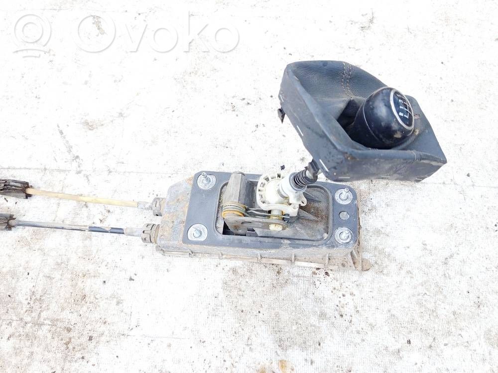 Volkswagen Polo IV 9N3 Lewarek zmiany biegów / górny 