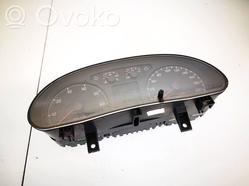 Volkswagen Polo IV 9N3 Tachimetro (quadro strumenti)