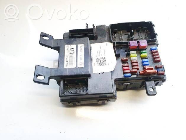 KIA Carnival Fuse box set 