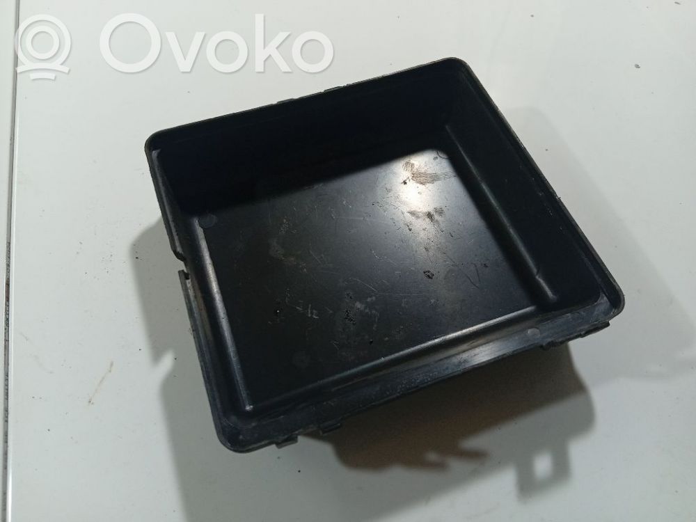 Opel Frontera B Tapa de caja de fusibles 