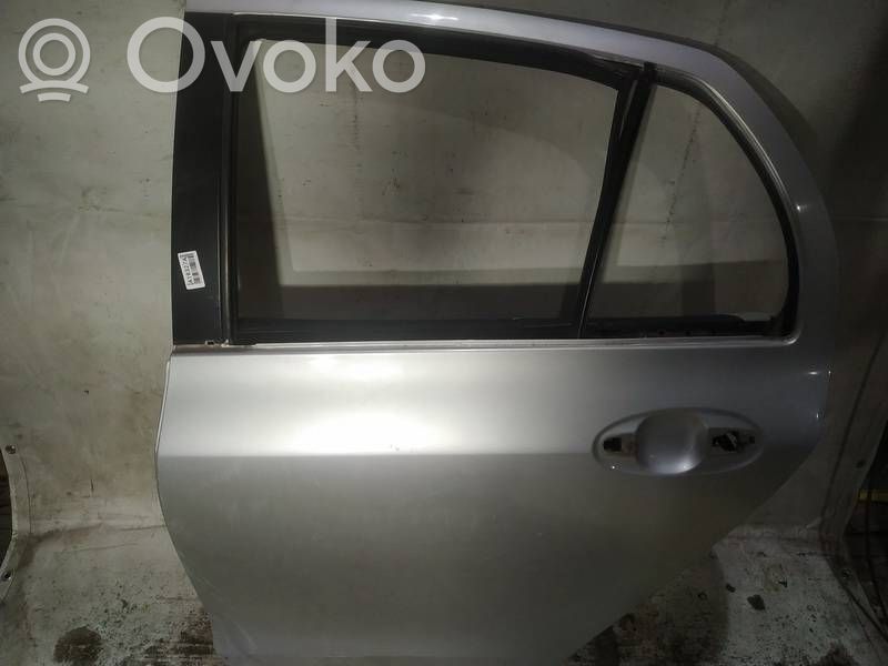 Toyota Yaris Задняя дверь