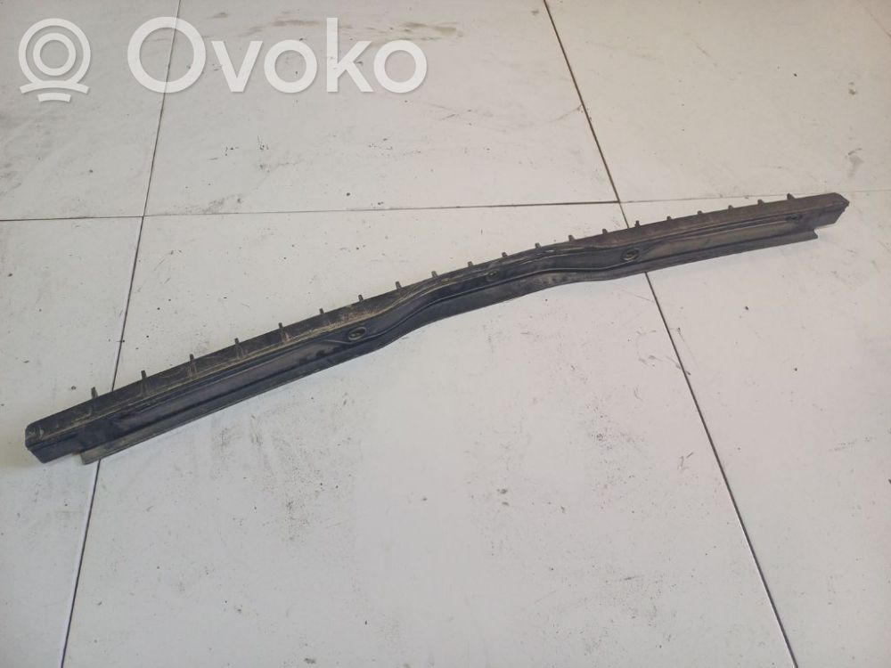 Volkswagen PASSAT B5.5 Uchwyt / Mocowanie zderzaka tylnego 