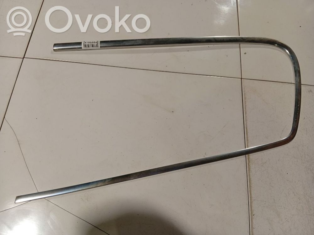 Volkswagen PASSAT B6 Ornament geam ușă spate 