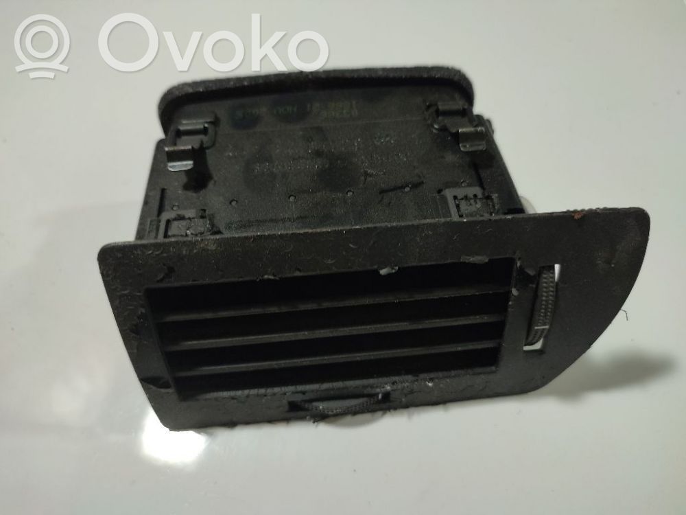 Opel Astra H Dysze / Kratki środkowego nawiewu deski rozdzielczej 