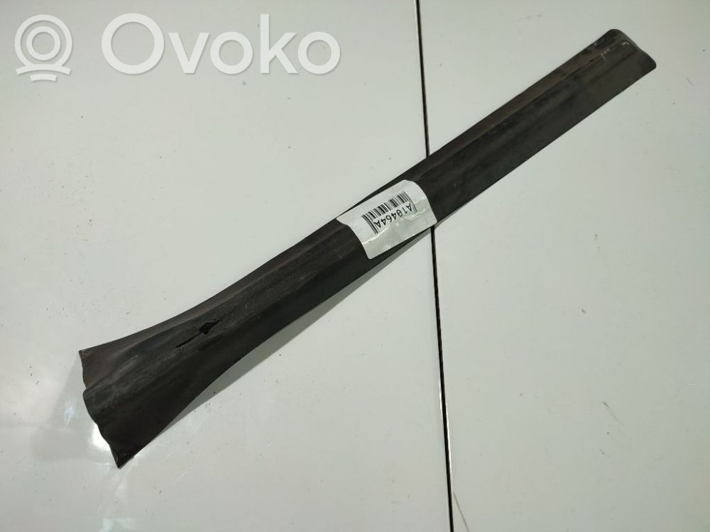 Opel Zafira B Moulure de vitre de la porte avant