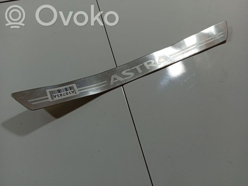 Opel Astra H Listwa progowa przednia 