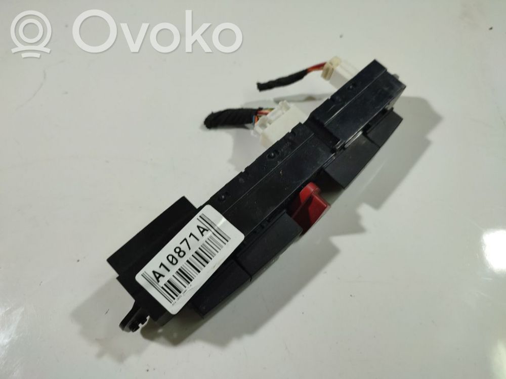 Schalter Warnblinkanlage   937001H000,937001H000,937001H005,937001H010,937001H000,937001H005,937001H010