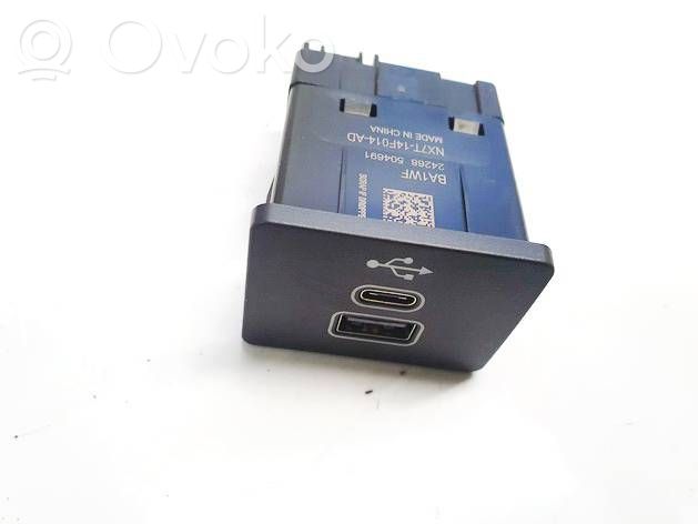 Ford Kuga III USB-pistokeliitin 