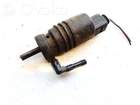Volkswagen PASSAT B5 Pompa lavavetri parabrezza/vetro frontale 
