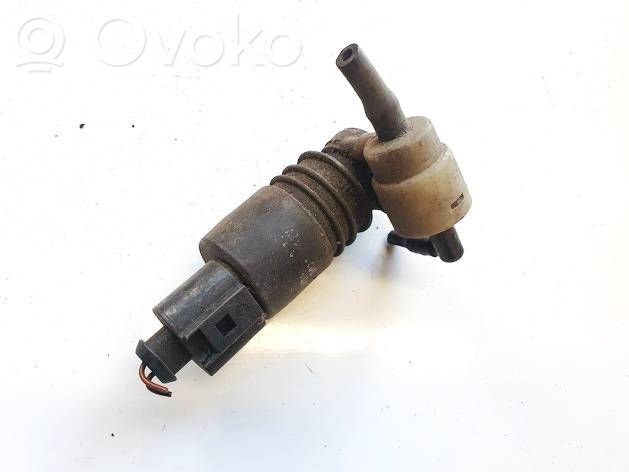 Volkswagen PASSAT B5 Pompa lavavetri parabrezza/vetro frontale