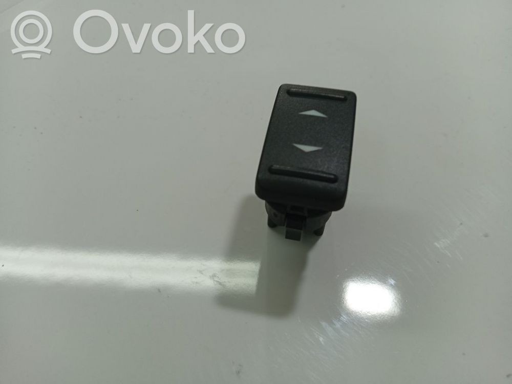 Ford Focus Ramka przycisków otwierania szyby drzwi przednich 
