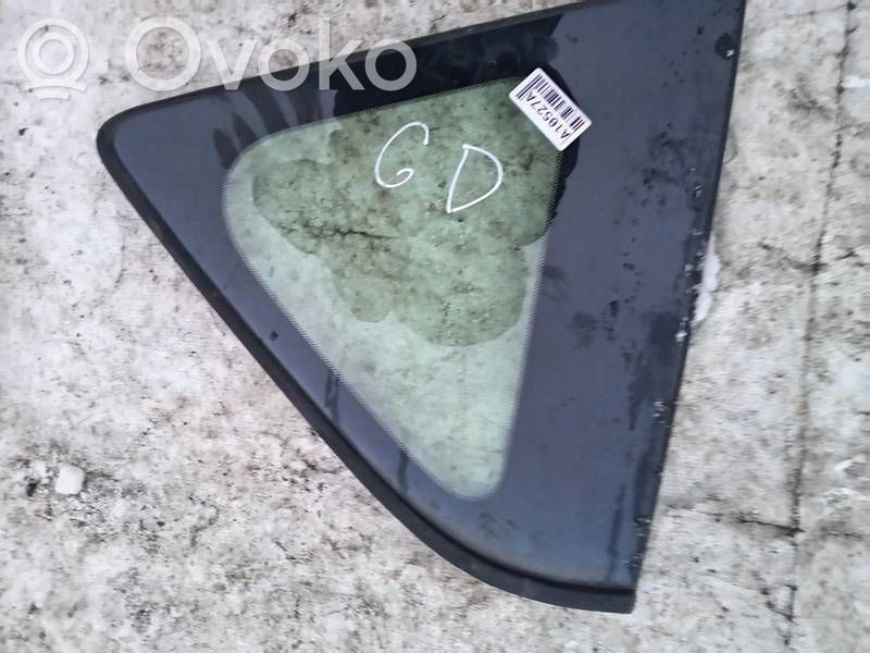 Toyota RAV 4 (XA30) Vitre latérale arrière