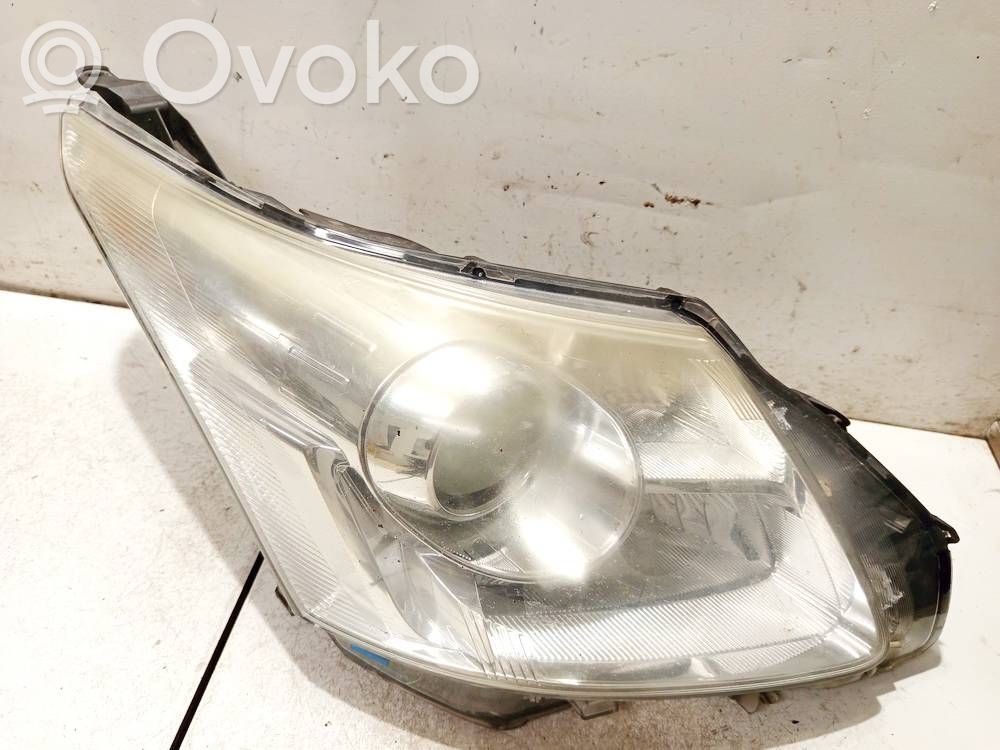 Toyota Avensis T270 Lampa przednia 