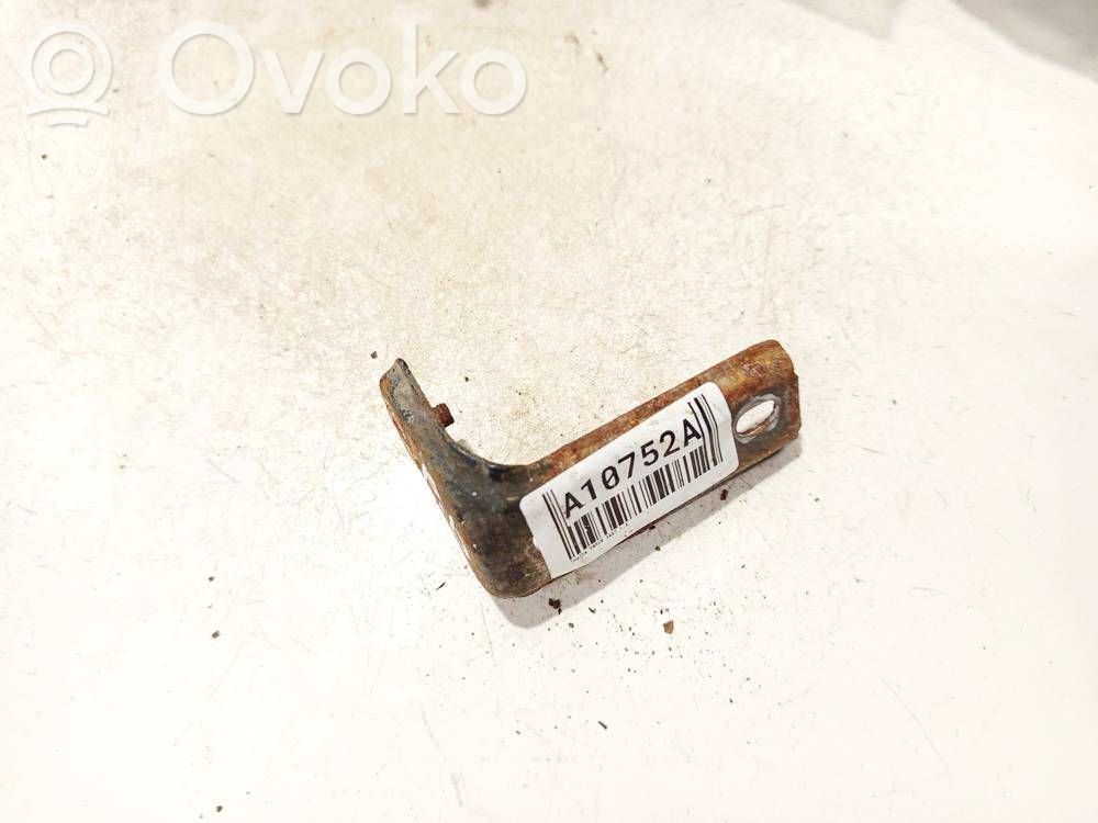 Radiator mount bracket