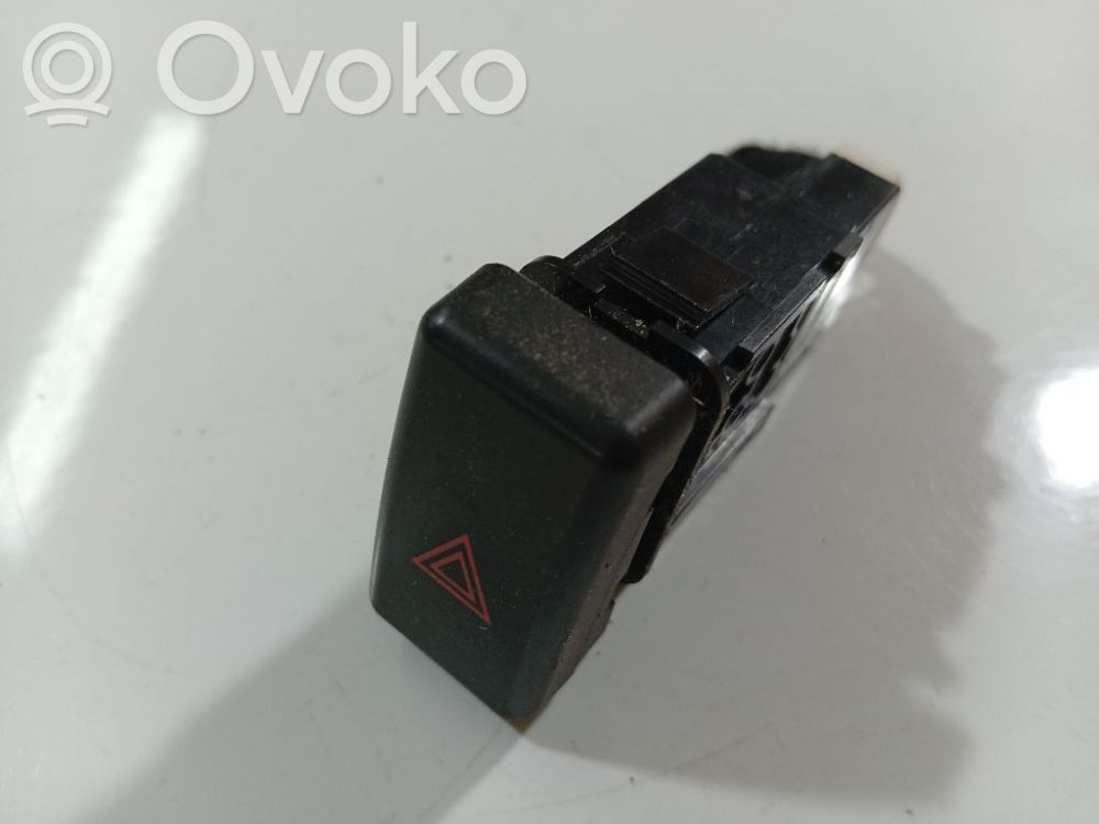 Botón interruptor de luz de peligro   BP4K664H0,03750330,BP4K664H0