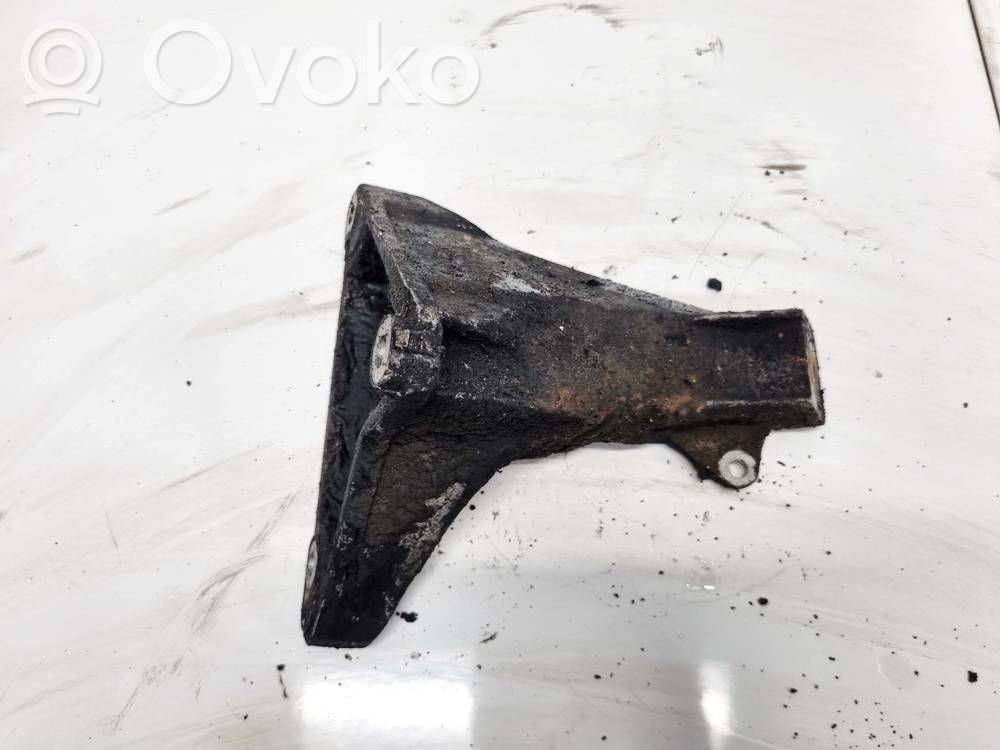 Volkswagen PASSAT B5 Engine mounting bracket 