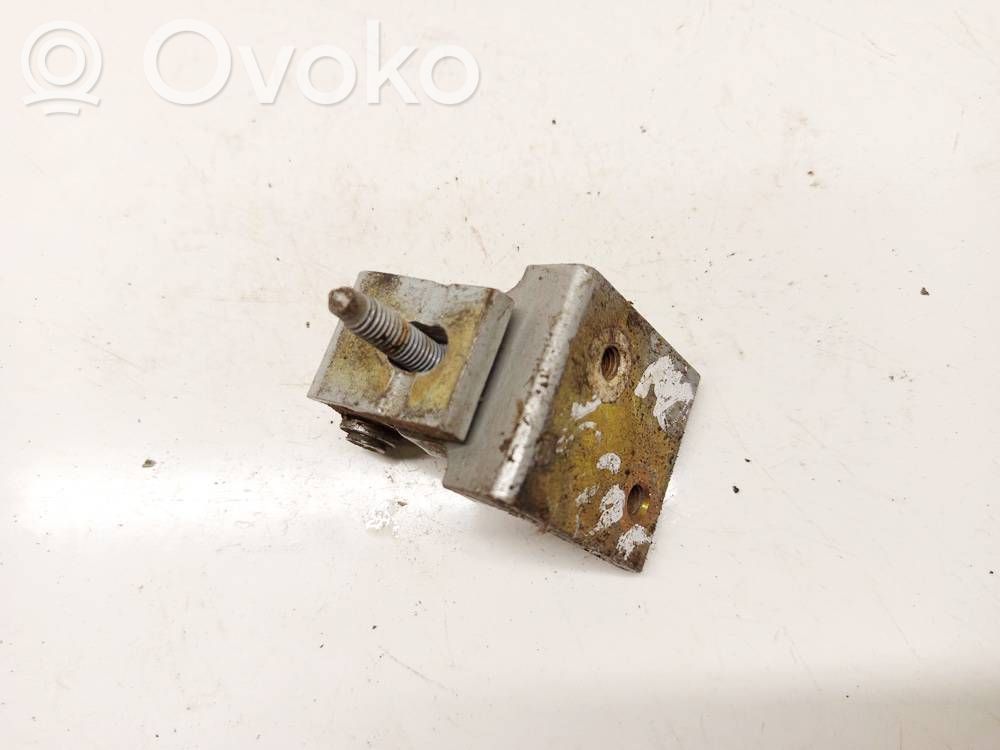 Audi A4 S4 B5 8D Bisagra inferior de la puerta trasera 