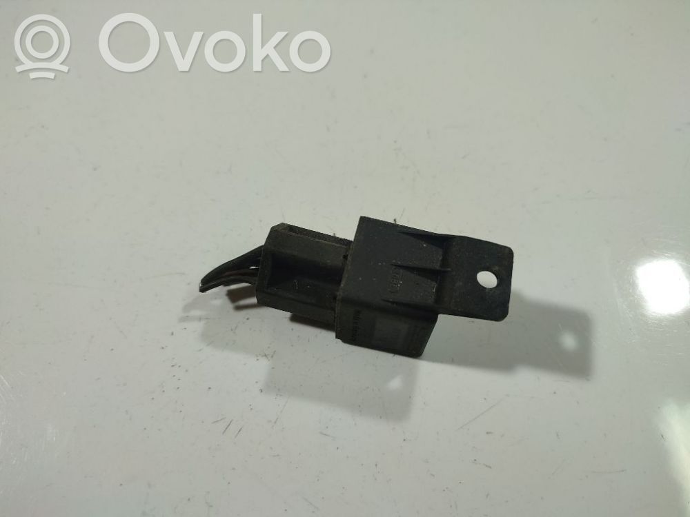 Nissan Almera Tino Alte relee