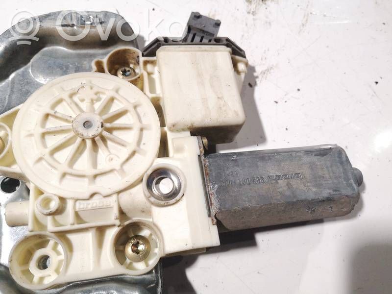 Toyota Avensis T250 Motorino alzacristalli della portiera posteriore