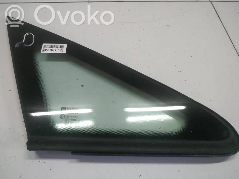 Opel Zafira B Finestrino/vetro triangolo anteriore