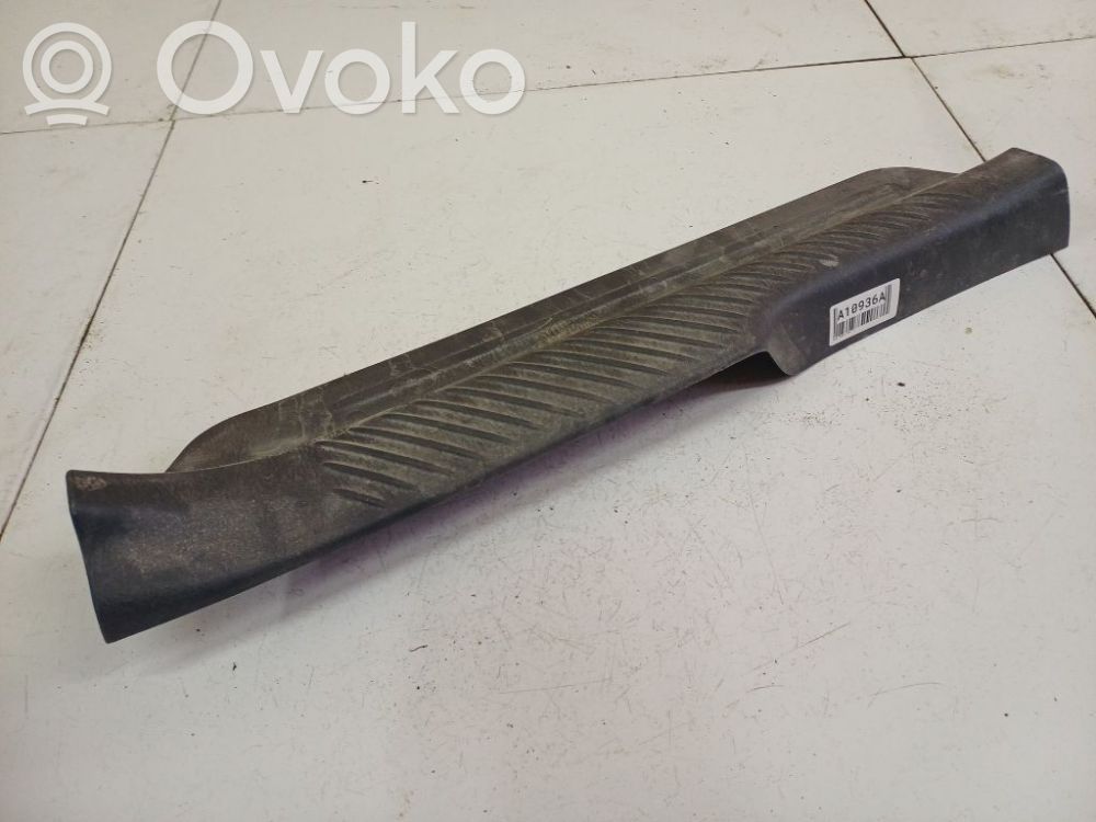 Mazda Premacy Capac prag spate