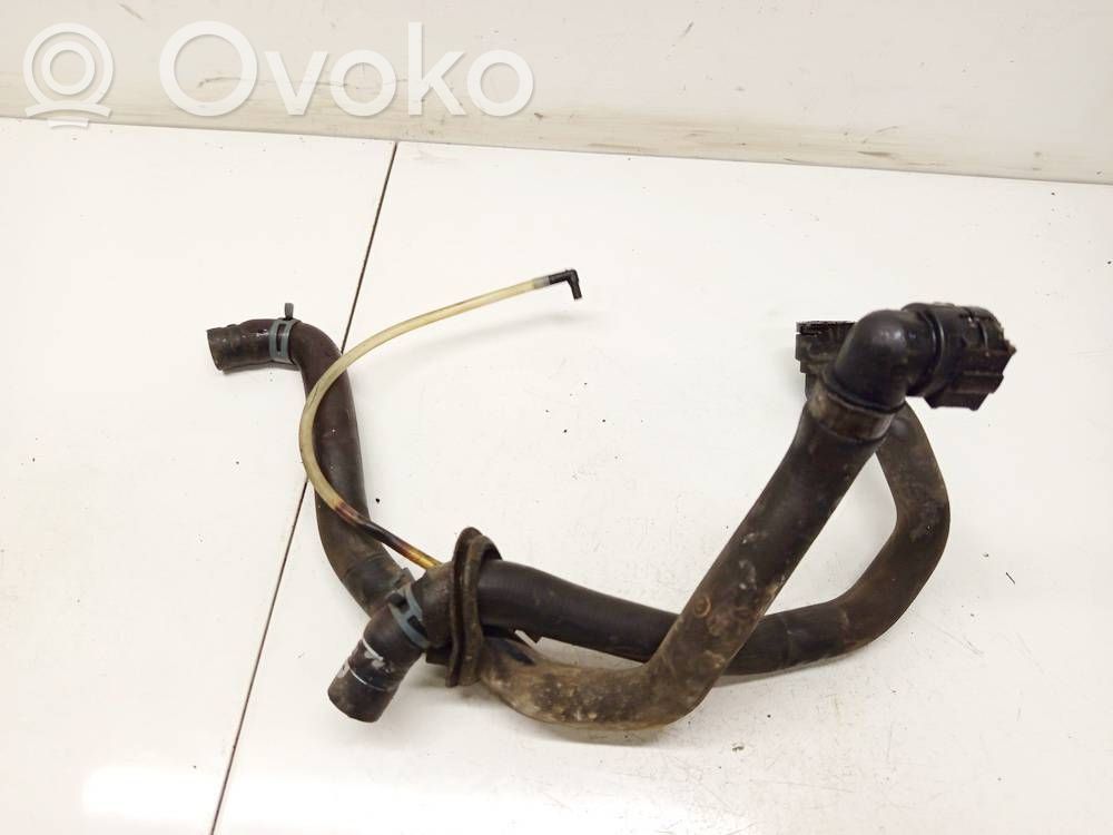 Audi A4 S4 B5 8D Tubo flessibile del liquido di raffreddamento del motore