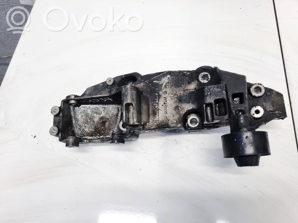 Renault Laguna III Supporto di montaggio del motore (usato) 